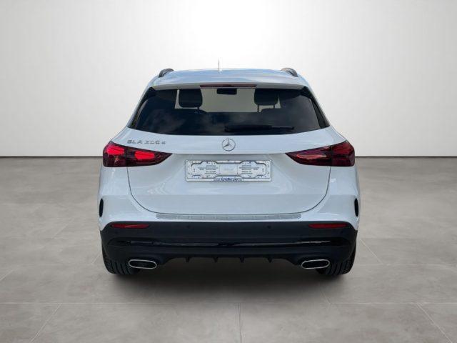 MERCEDES-BENZ GLA 200 Automatic AMG Line Premium