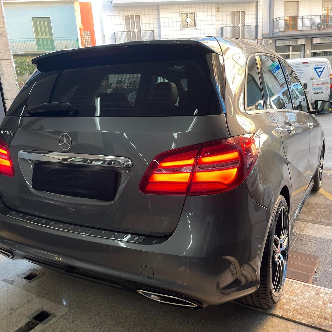 Mercedes-Benz B 200 d Automatic Premium