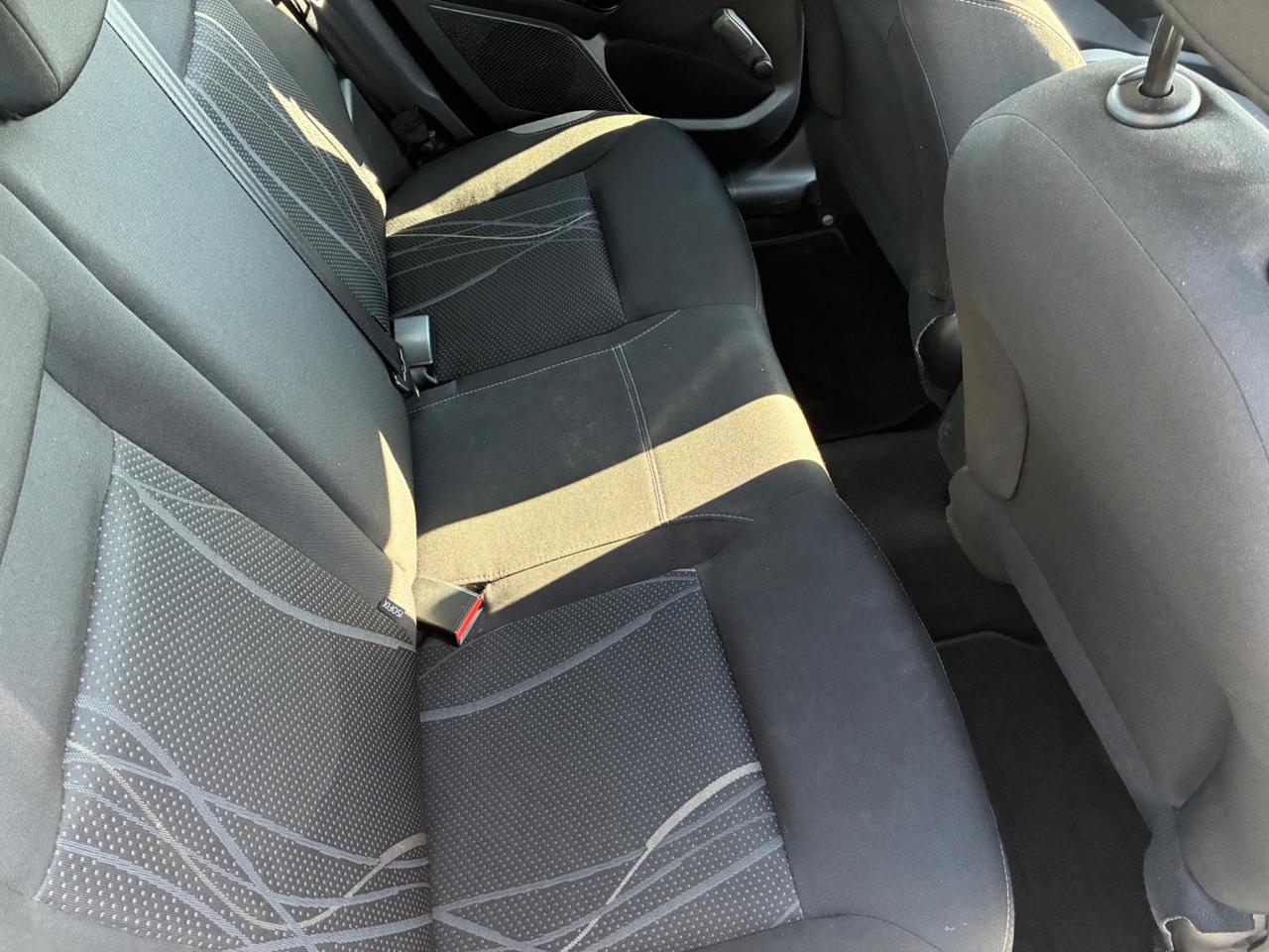 Peugeot 208 1.4 GPL 5p - 2015