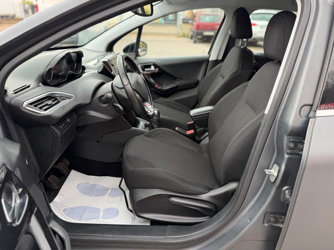 Peugeot 208 PURETECH 5P ALLURE