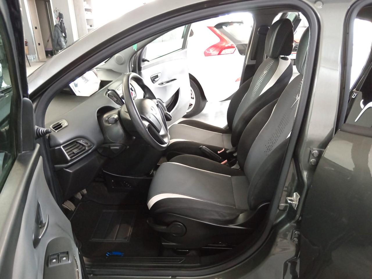 Lancia Ypsilon 1.3 MJT 16V 95 CV 5 porte S&S Silver