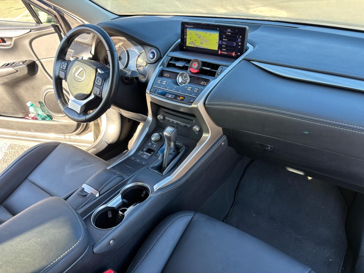 Lexus NX 300h Hybrid 4WD Luxury