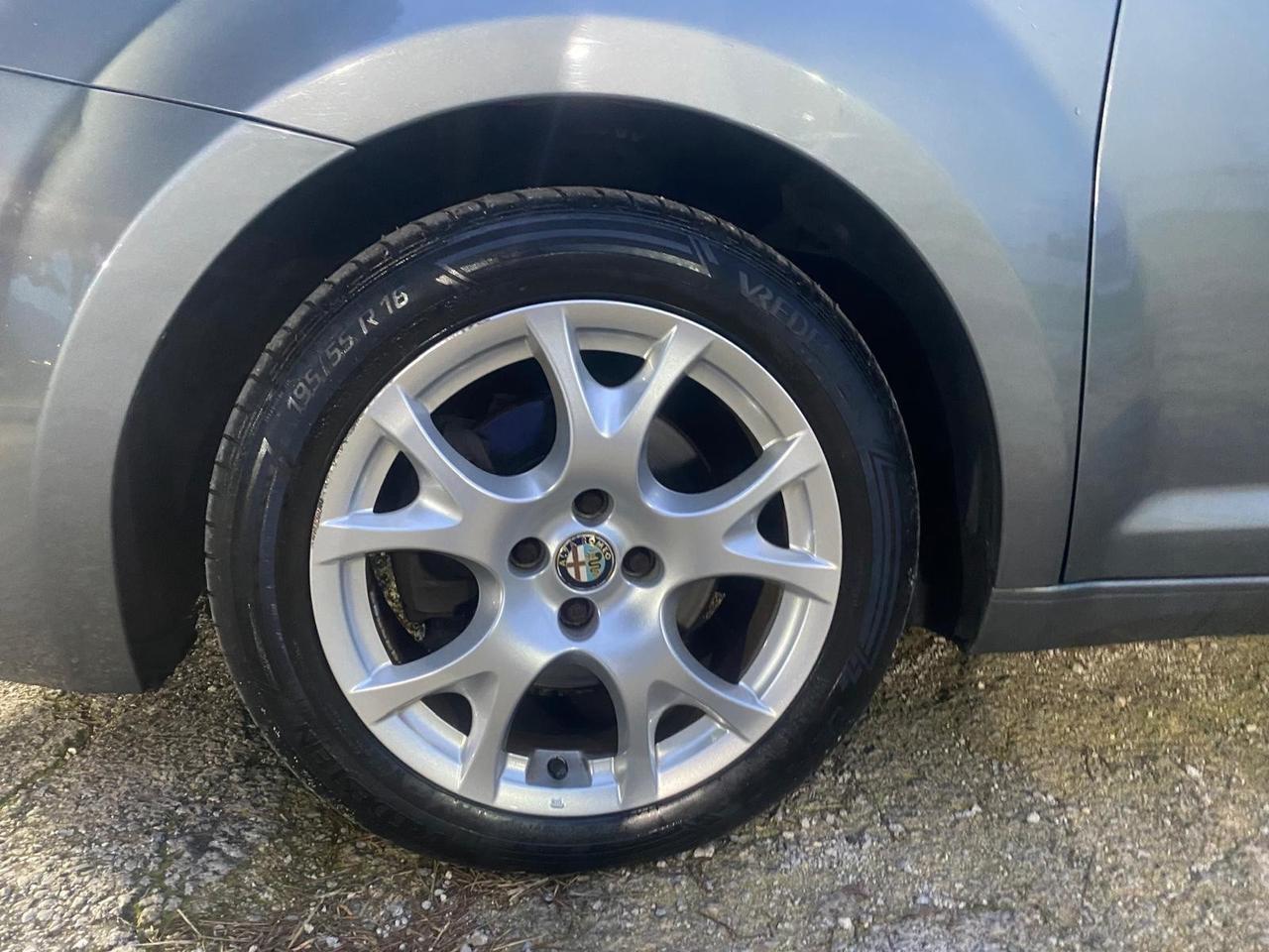 Alfa Romeo MiTo 1.6 JTDm-2 S&S Distinctive Sport Pack