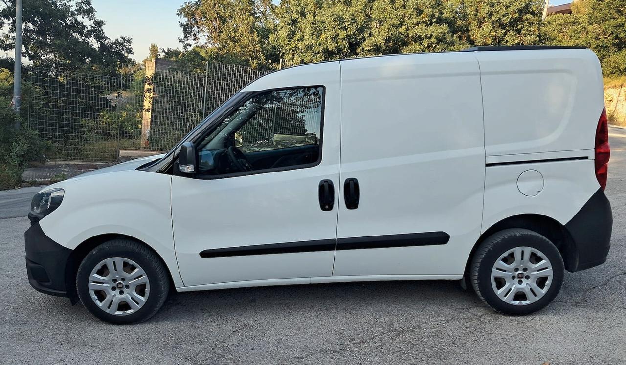 Fiat Doblo 1.6 MJT 105CV S&S PC-TN Cargo Lounge - 3 posti - Doppia porta laterale e voletto posteriore