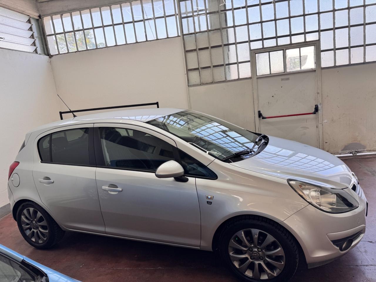 Opel Corsa 1.2 80CV 5 porte GPL-TECH Edition