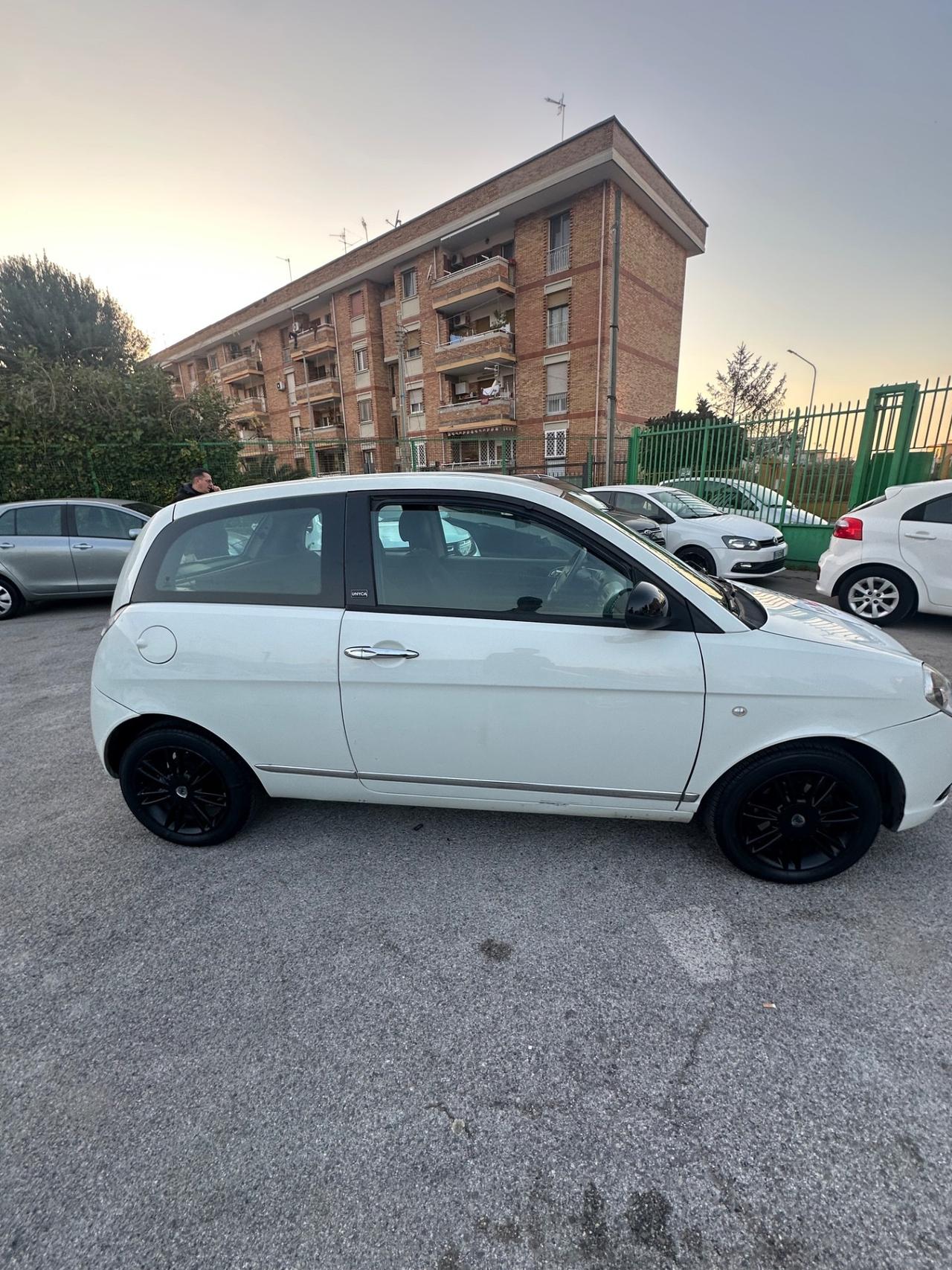 Lancia Ypsilon 1.3 MJT 75 CV Platinum