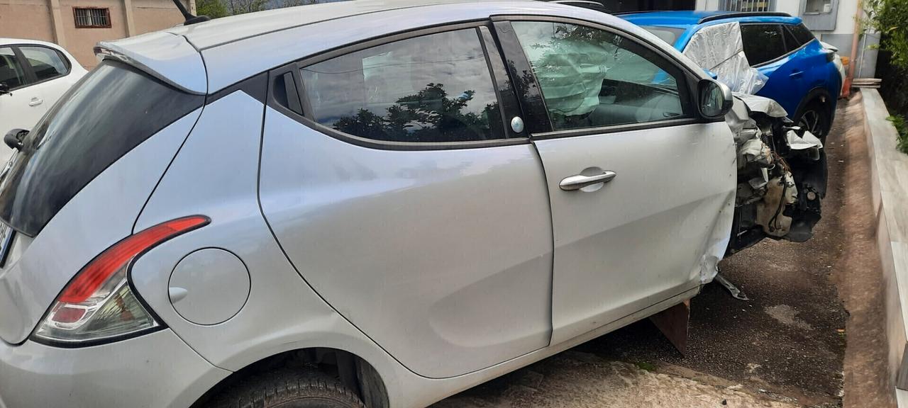 Lancia Ypsilon 0.9 TwinAir 85 CV 5 porte Metano Ecochic Elle