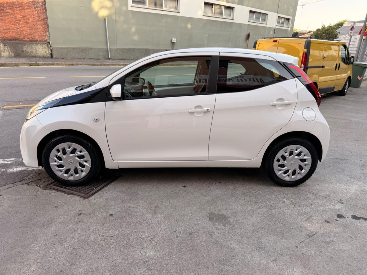 TOYOTA AYGO 1.0 NEOPATENTATI KM 23 MILA !!!!!