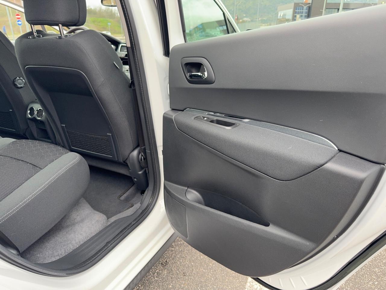 Peugeot 3008 1.6 HDi 115CV Active