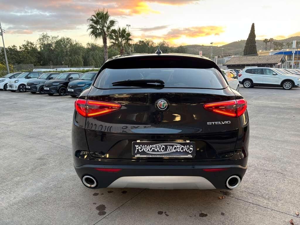Alfa Romeo Stelvio 2.2 Turbodiesel 160 CV 2019/ 142.000 KM Tua a soli 199 Euro al mese