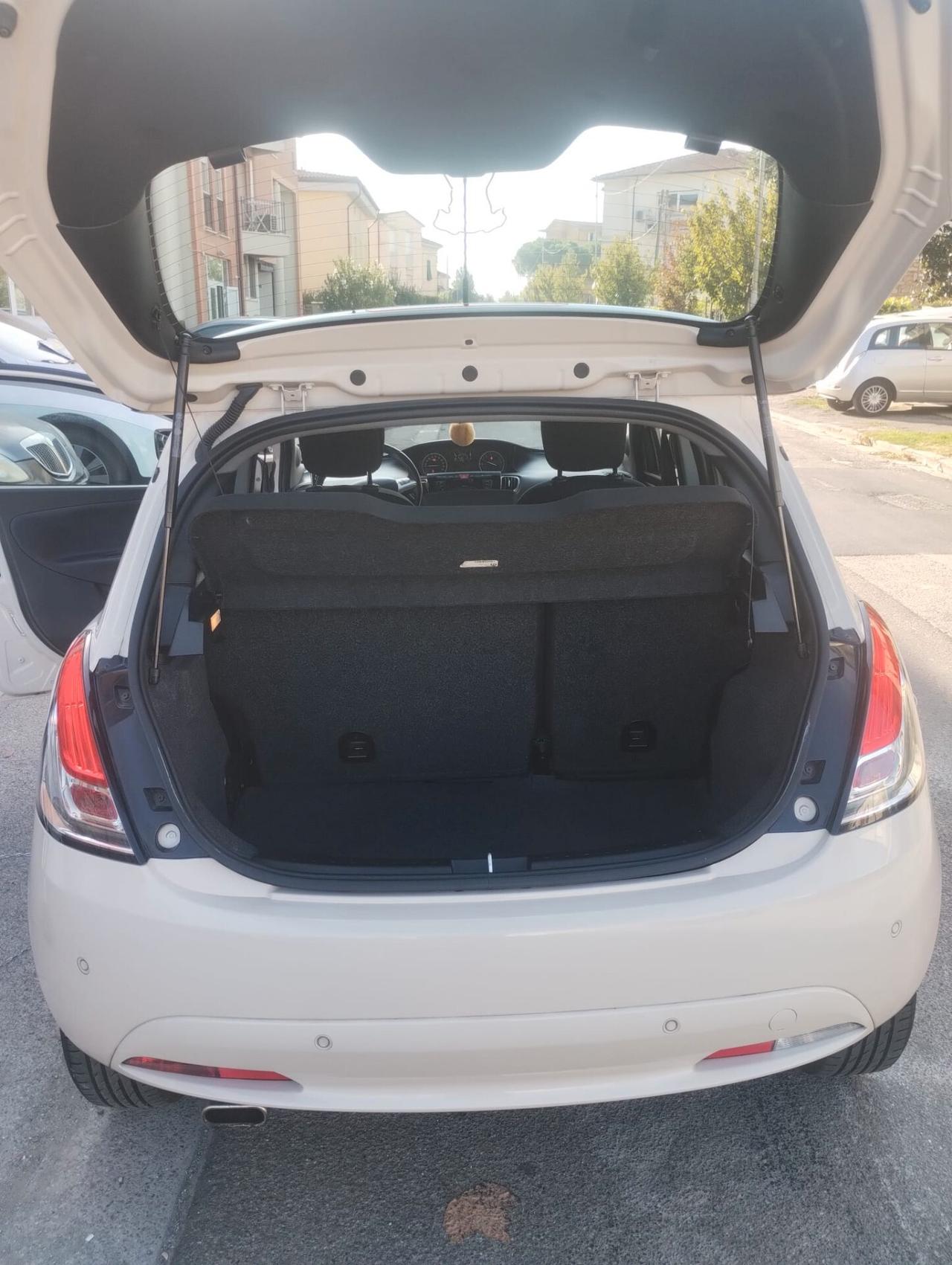 Lancia Ypsilon 1.2 69 CV 5 porte S&S Gold