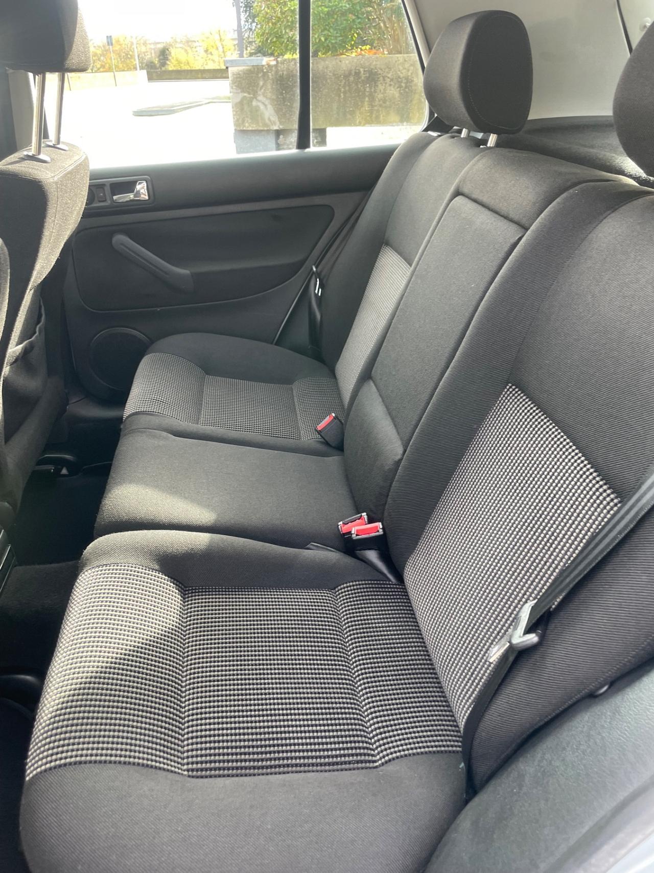 Volkswagen Golf 1.6 16V cat 5 porte Highline