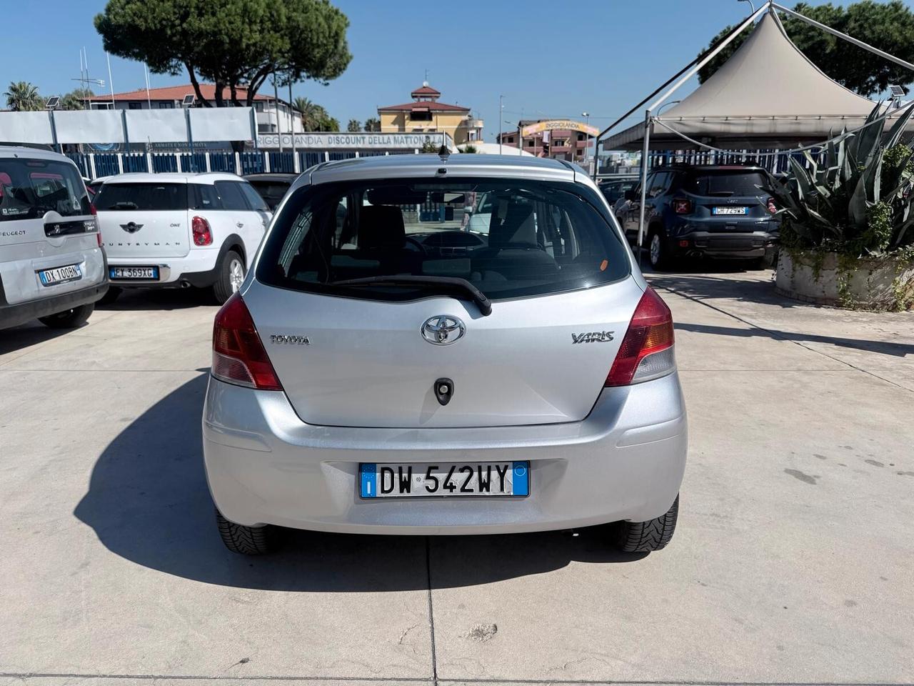 Toyota Yaris 1.0 5 porte Luxury pack