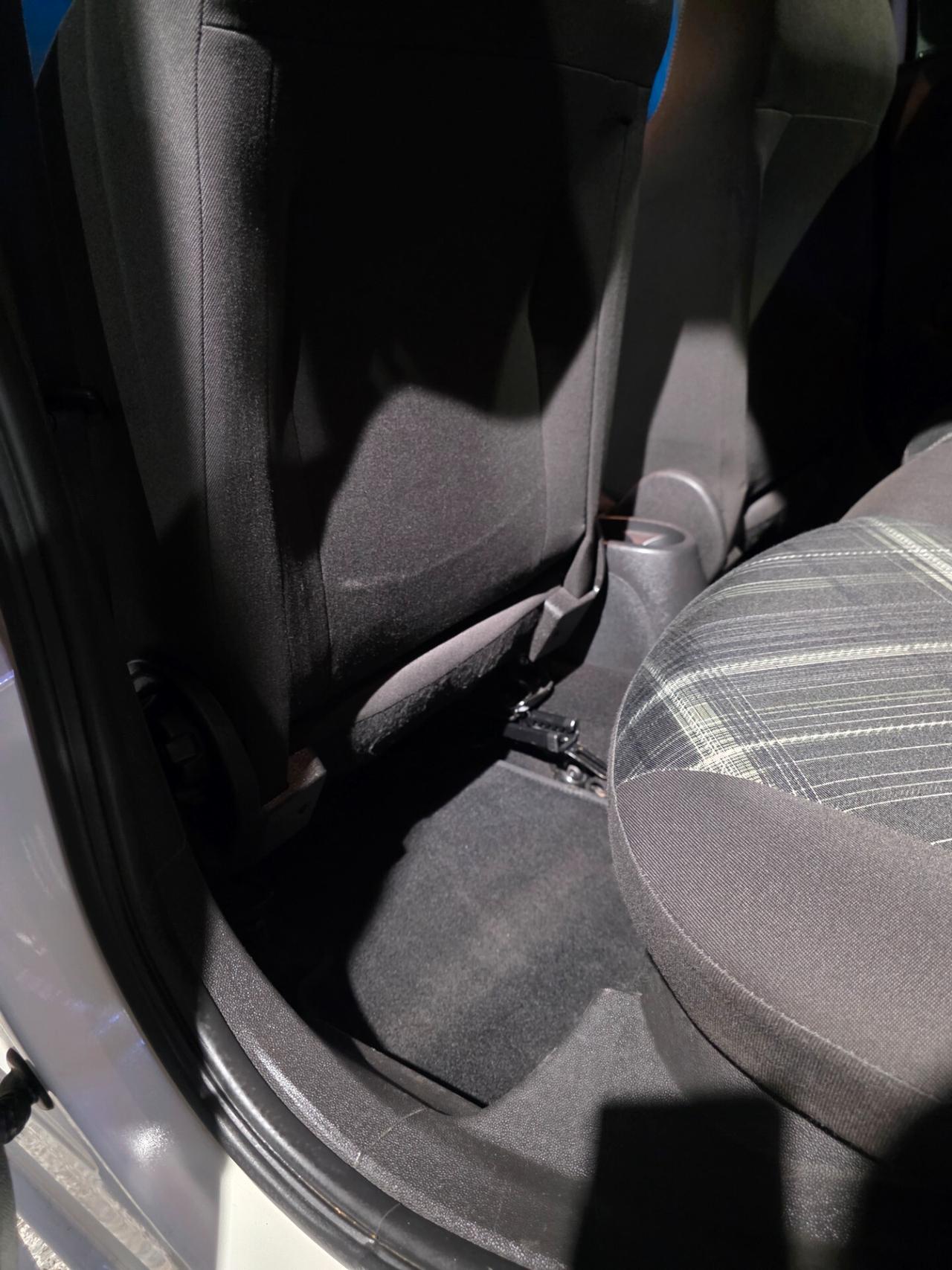 Opel Corsa 1.2 Coupé b-Color