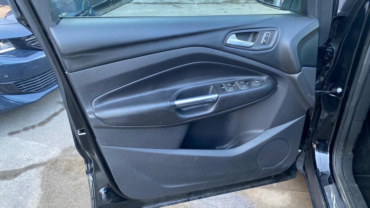 Ford Kuga 2.0 TDCI 140 CV 4WD Powershift Business