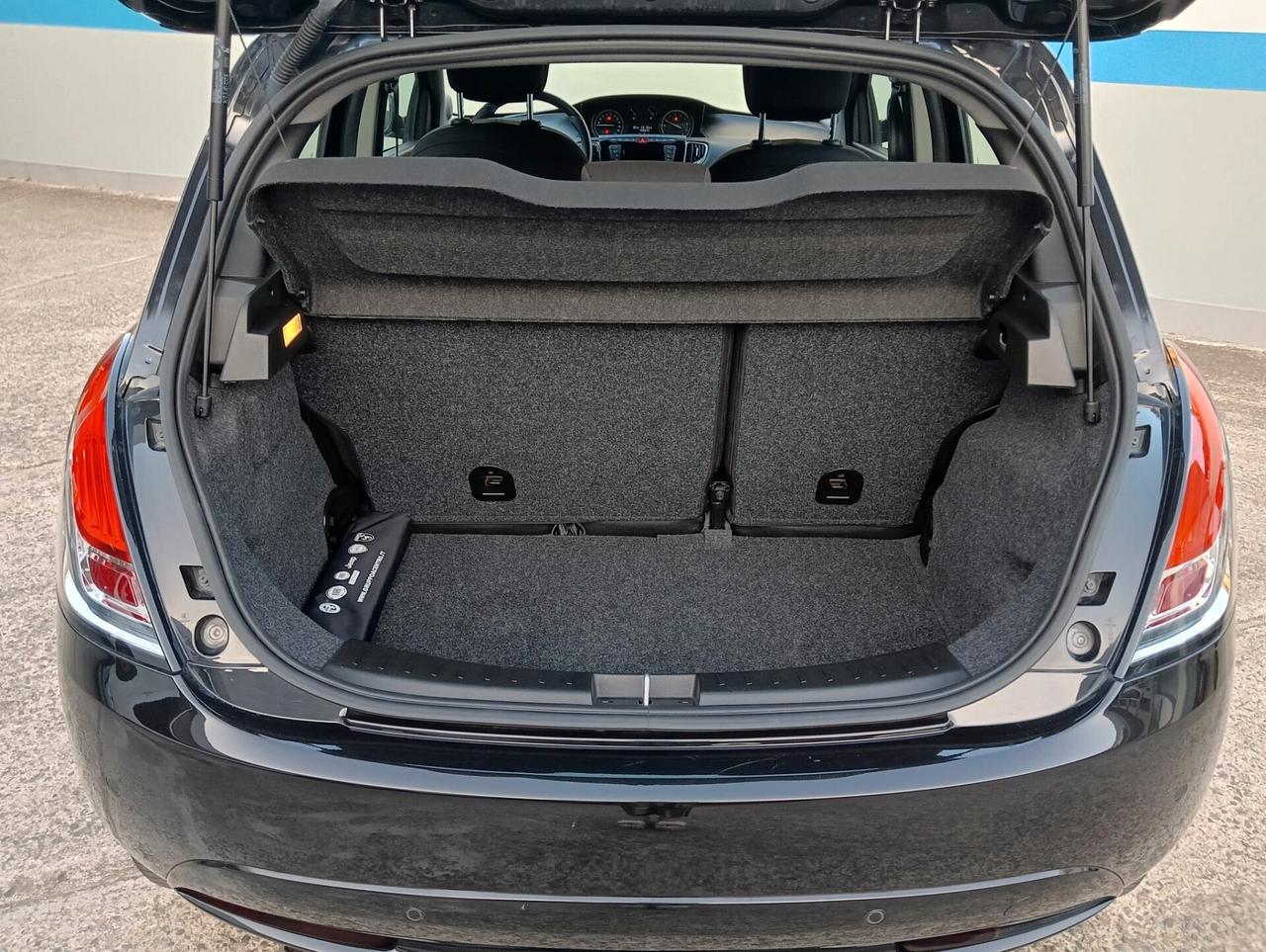 Lancia Ypsilon 1.0 FireFly 5 porte S&S Hybrid Ecochic Gold