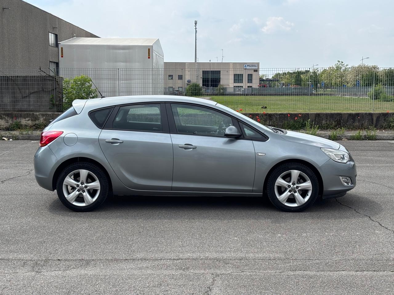 Opel Astra 1.6 115CV 5 porte Cosmo UNI PRO, GARANZIA