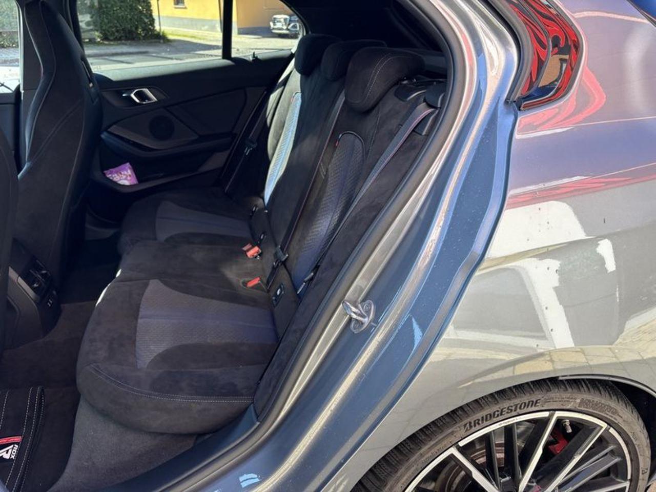 BMW 135 i xDrive NAVI-FULL LED-CAM-19"