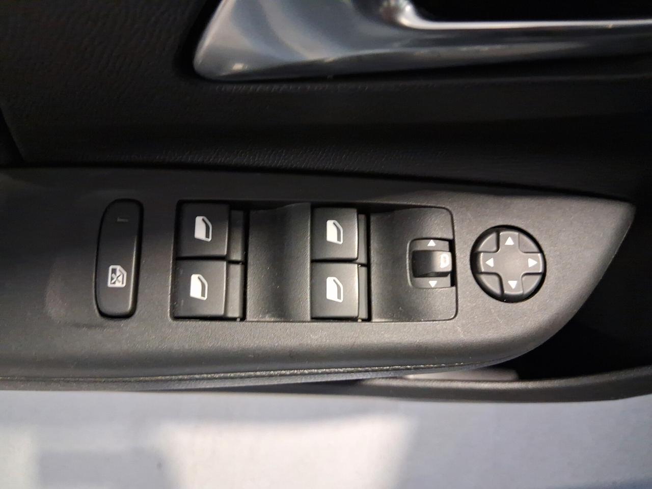 Opel Corsa 1.2 Design & Tech 75CV