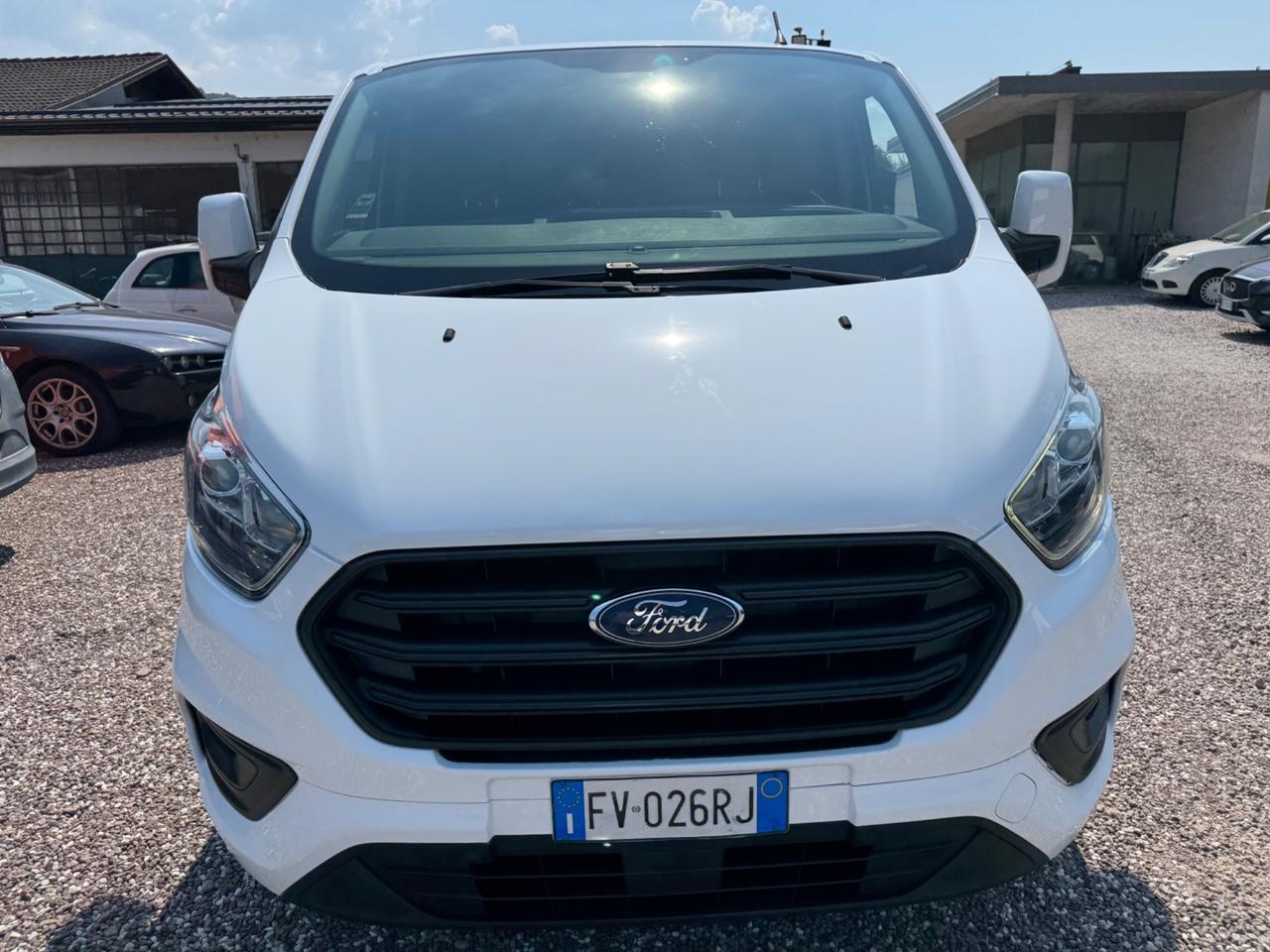Ford Tourneo Custom AUTOCARRO