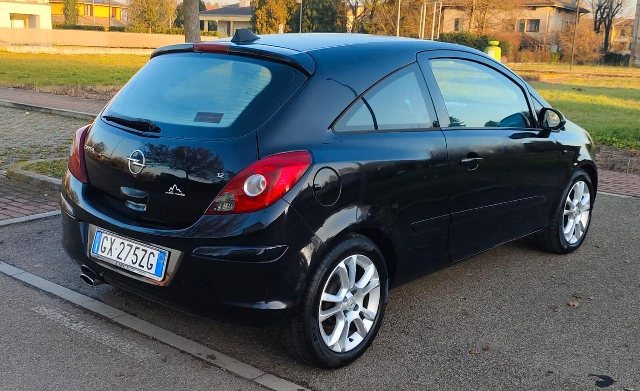 Opel Corsa 1.2 3 porte Sport