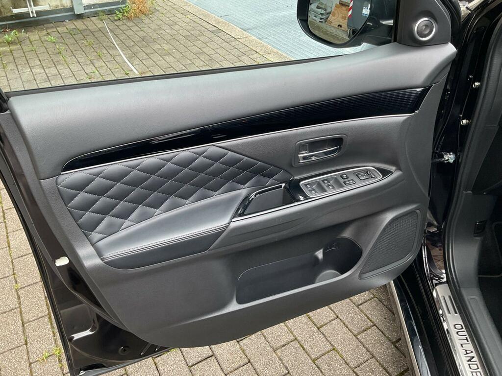 Mitsubishi Outlander 2.4 Mivec PHEV Diamond 4WD CVT