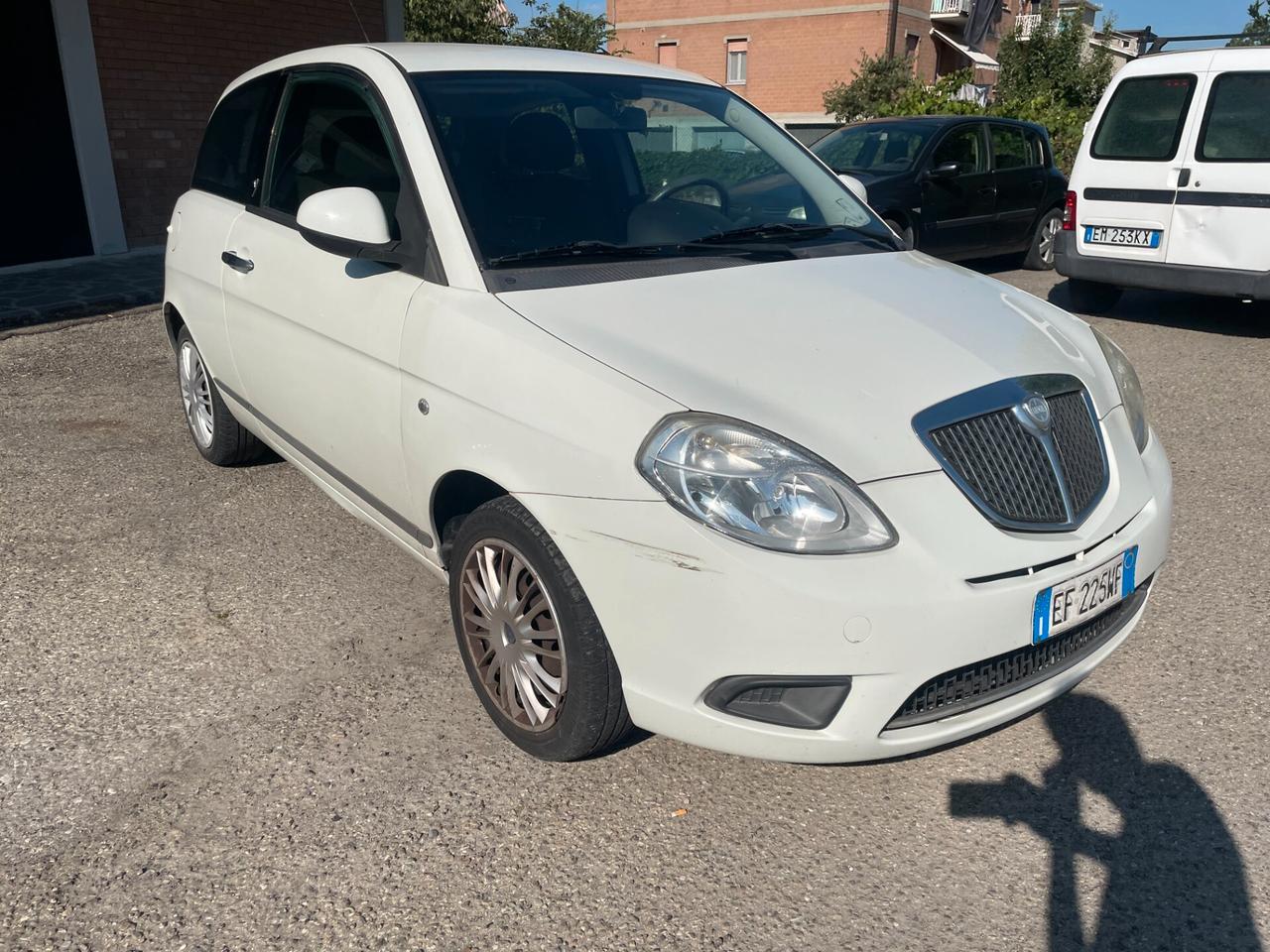 Lancia Ypsilon 1.3 MJT 75 CV Platinum