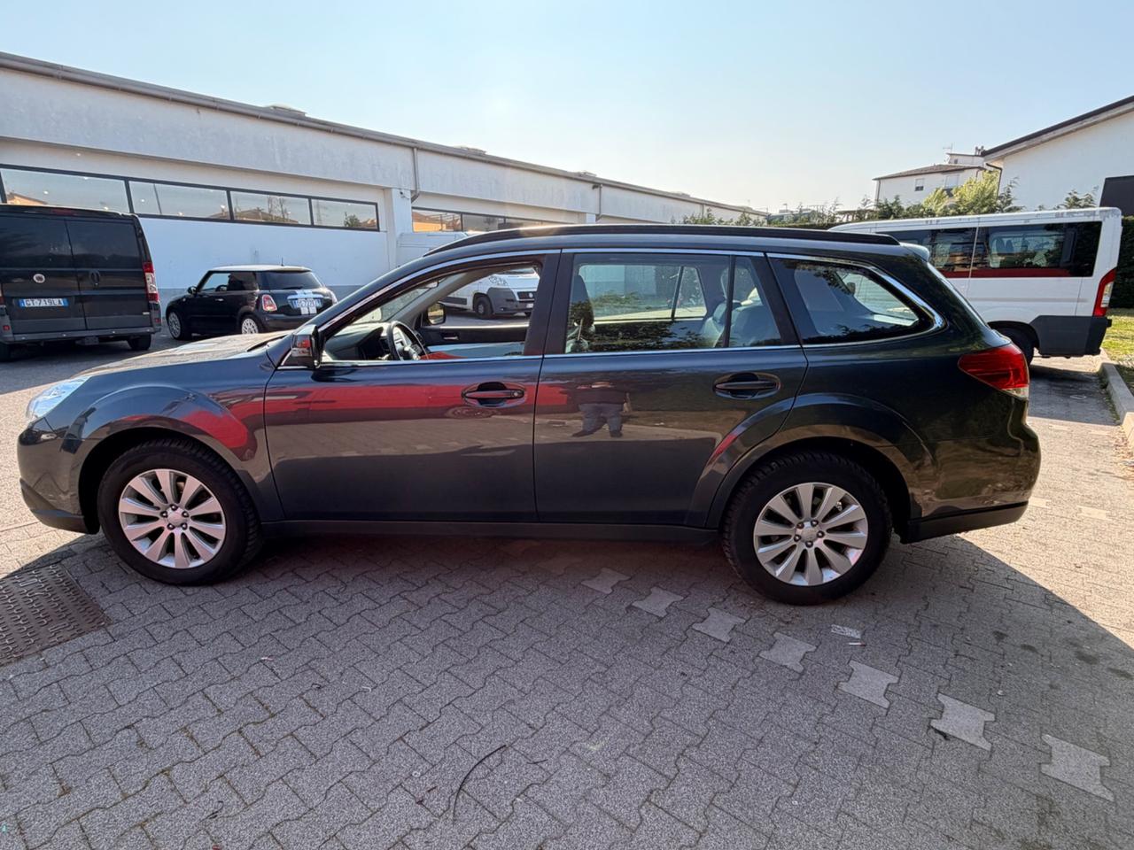 Subaru OUTBACK 2.0D 150cv 4x4 pelle tetto per EXPORT