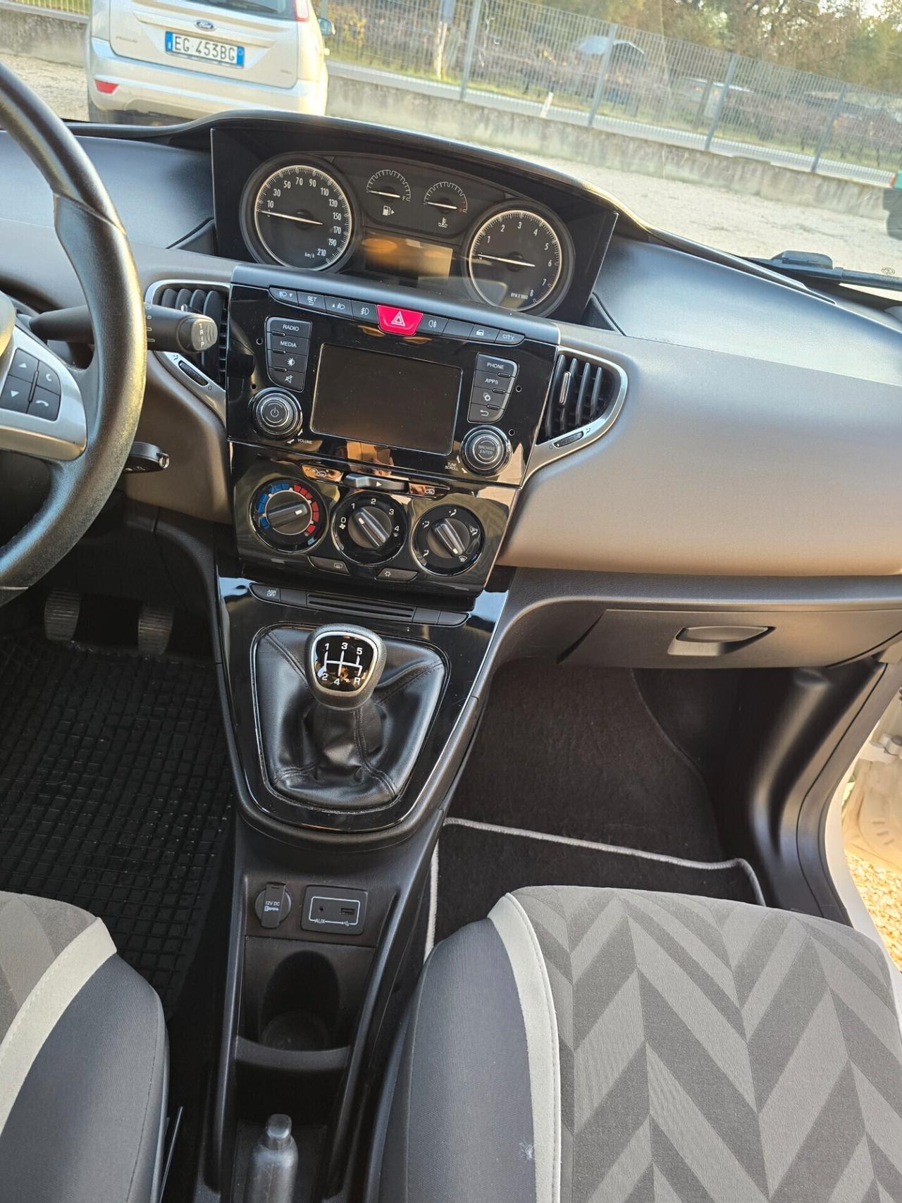 Lancia Ypsilon 1.2 69 CV 5 p benzina