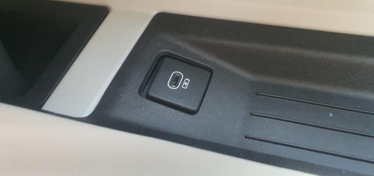 Land Rover Defender 110 3.0D I6 200 CV AWD Auto X-Dynamic SE