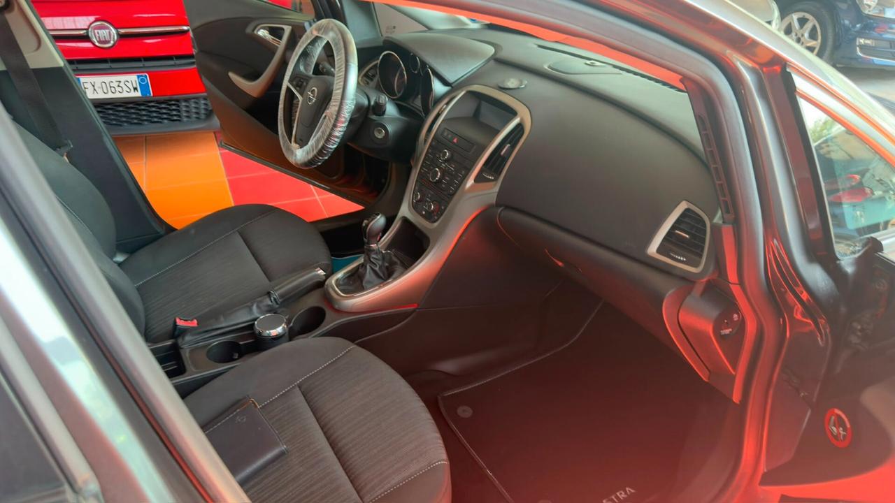 Opel Astra 1.4 100CV 5 porte Cosmo