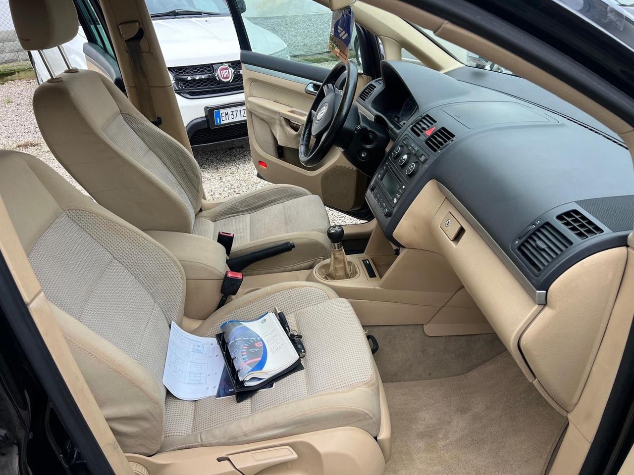 Volkswagen Touran 1.6 16V FSI Highline