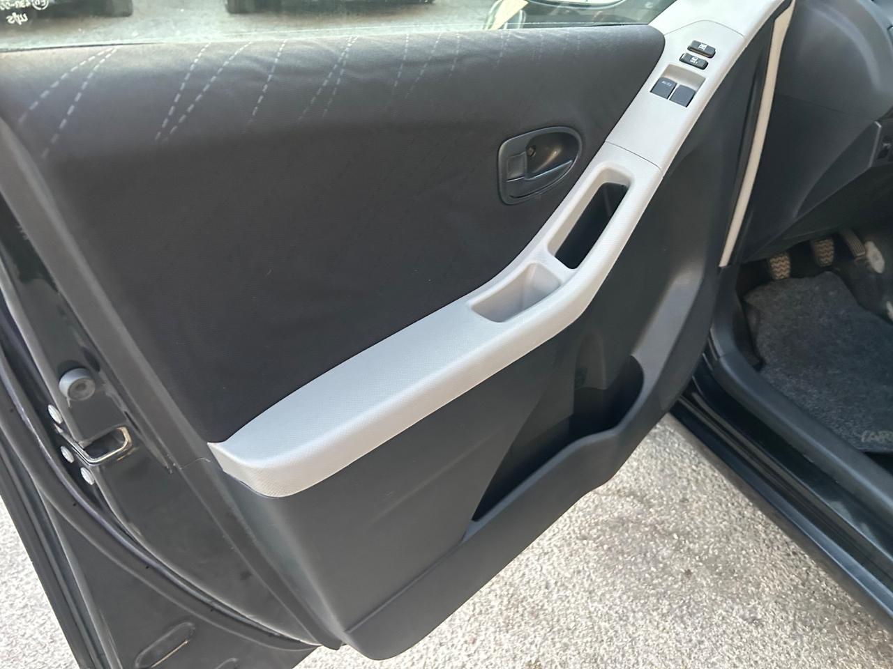 Toyota Yaris 1.0 5 porte Sol