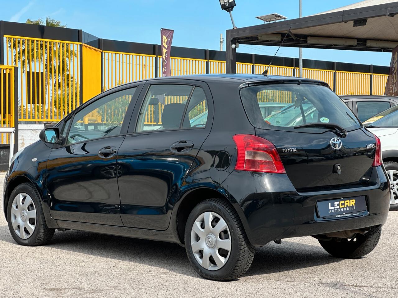 TOYOTA Yaris 1.0 5 porte Now