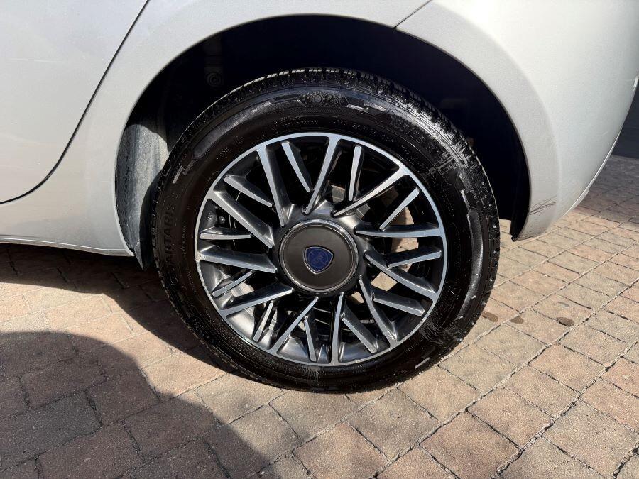 lancia ypsilon 1.2 platino certificata unproprieta