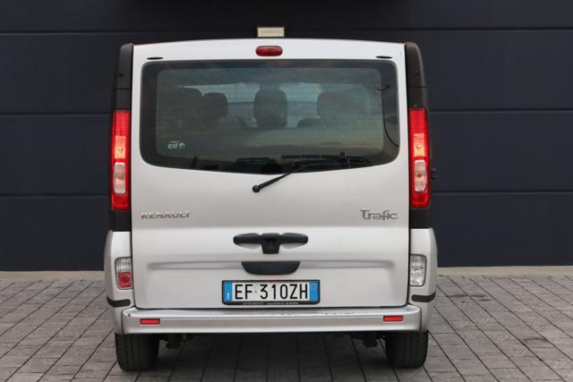 RENAULT Trafic 2.0 dCi/115 Passenger 8 Posti
