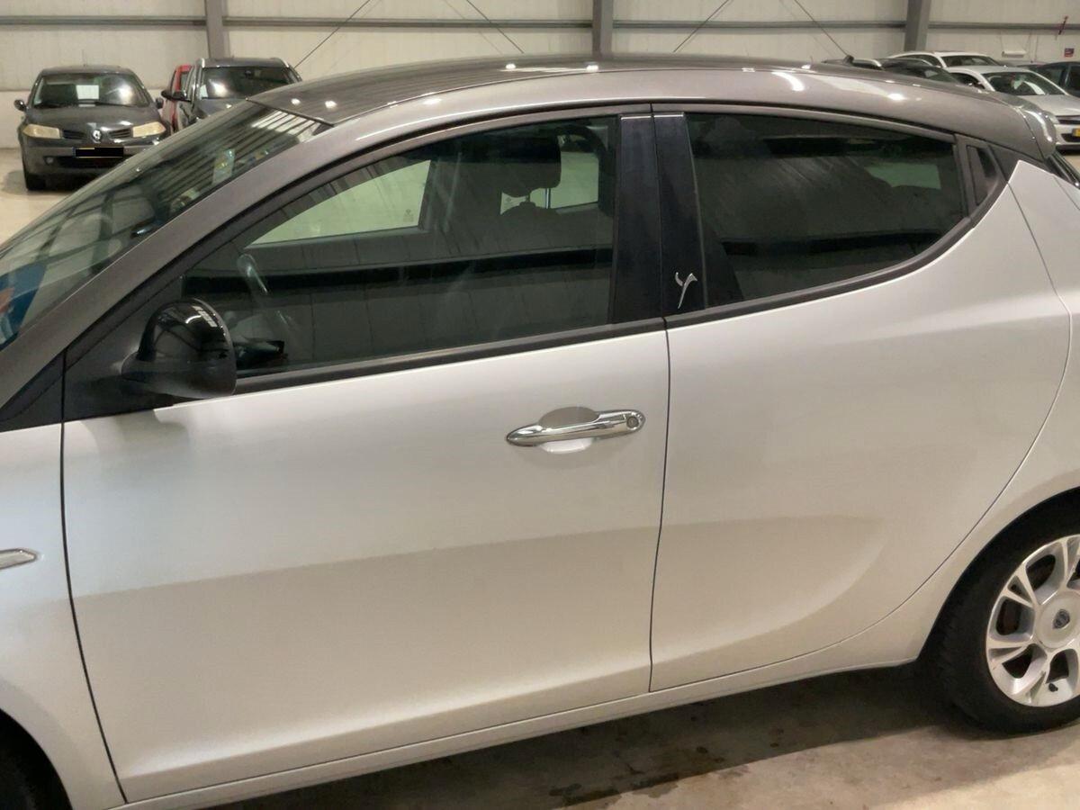 Lancia Ypsilon Platinum cambio automatico GPL