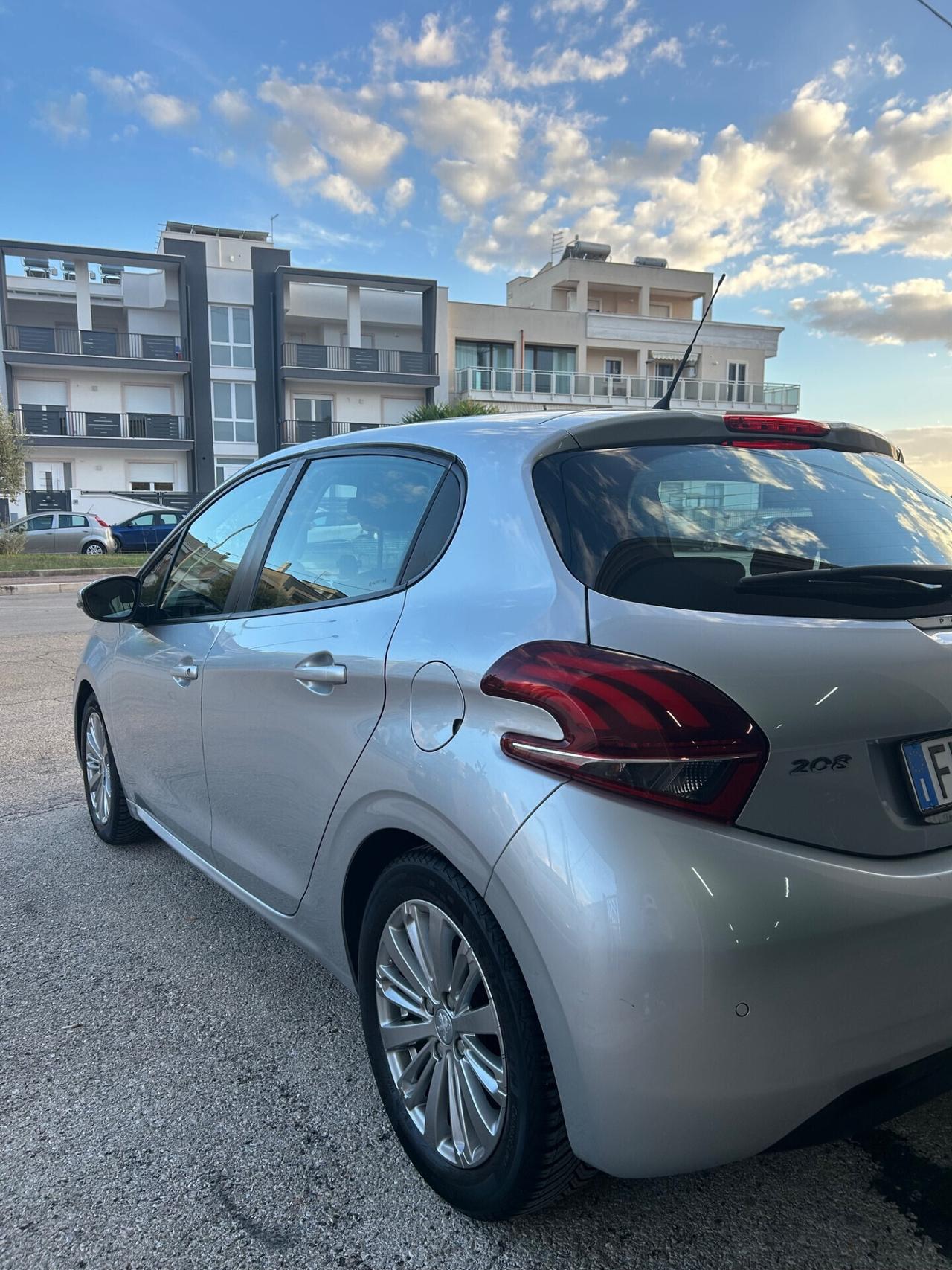 Peugeot 208 1.2 VTi 82 CV 5 porte