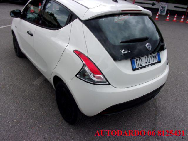 LANCIA Ypsilon 1.0 FireFly 5 porte S&S Hybrid Ecochic Silver