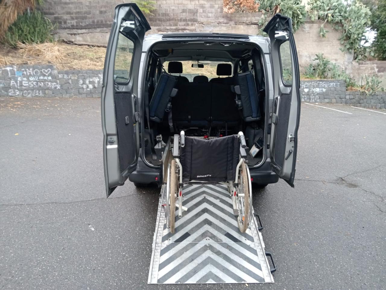 Nissan NV200 Pianale ribassato con rampa disabili in carrozzina