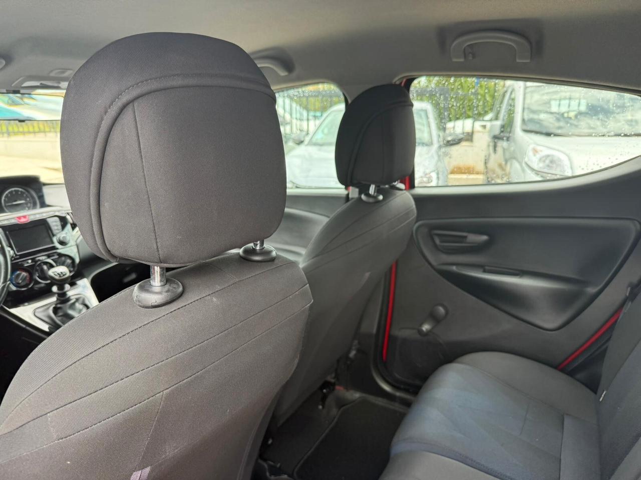 Lancia Ypsilon 1.0 FireFly 5 porte 70 CV S&S Hybrid Ecochic Gold