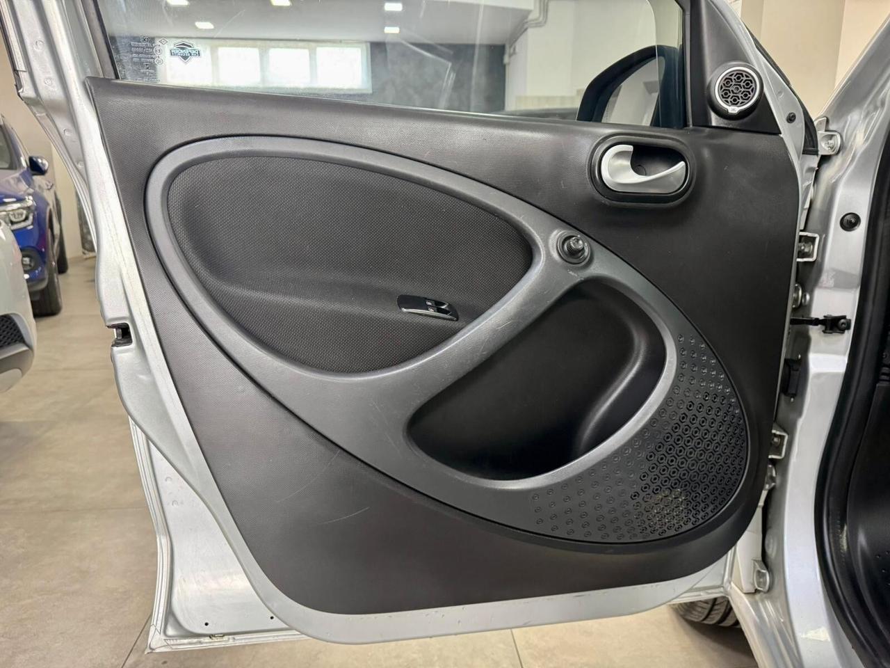 Smart ForFour 1.0 71cv GPL Twinamic Brabus 2017