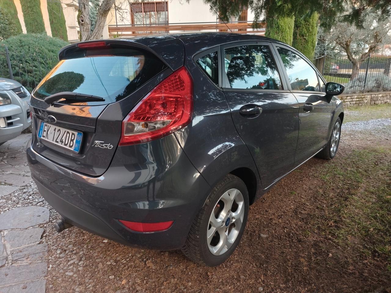 Ford Fiesta 1.2 benz euro 5 5p. gancio traino