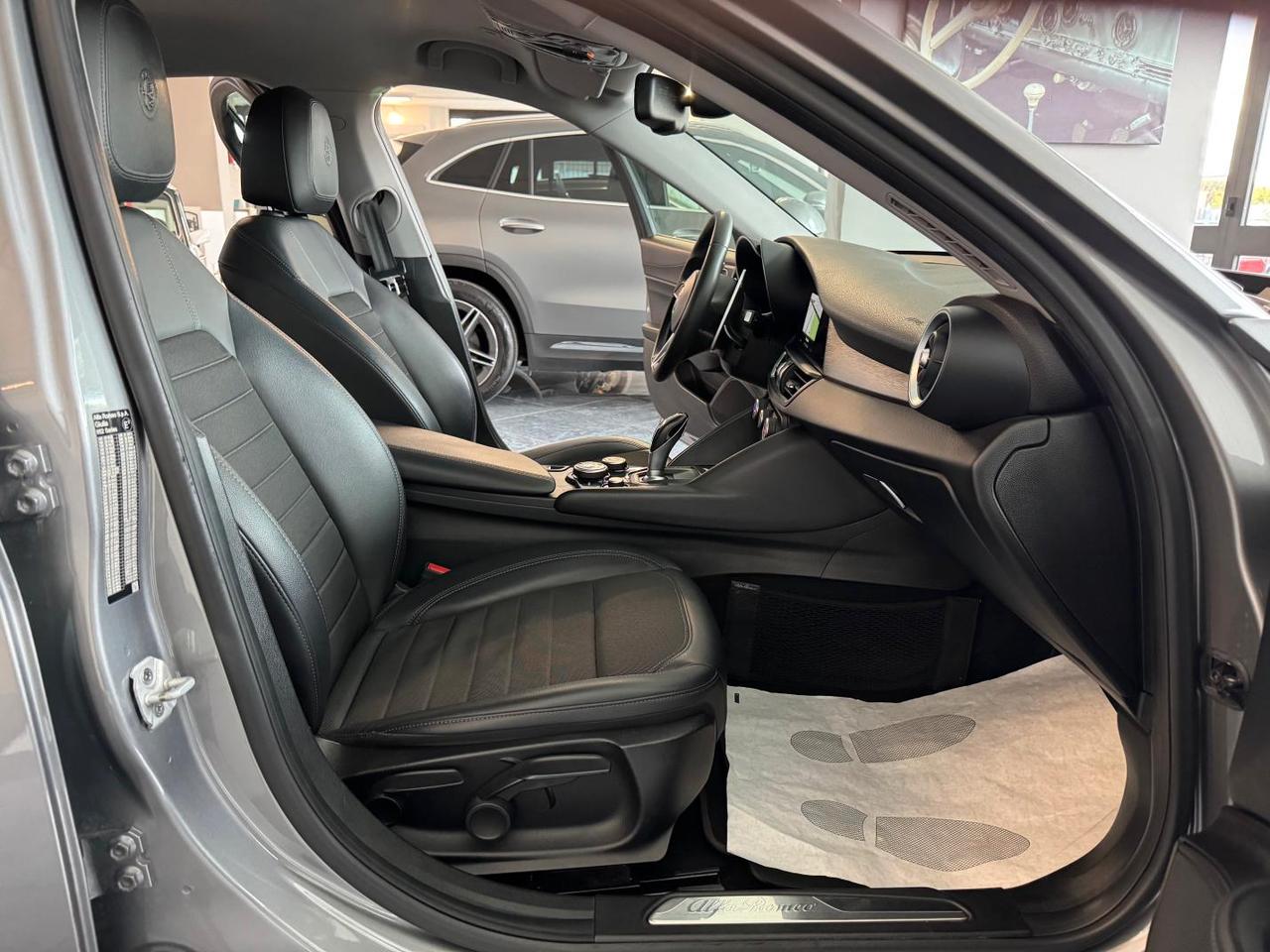 Alfa Romeo Giulia 2.2 T Diesel At8 180cv Super Navi Paddle Full