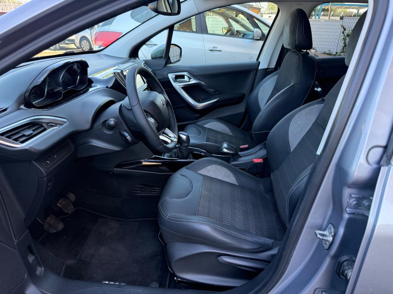 Peugeot 2008 BlueHDi 100 S&S Black Matt