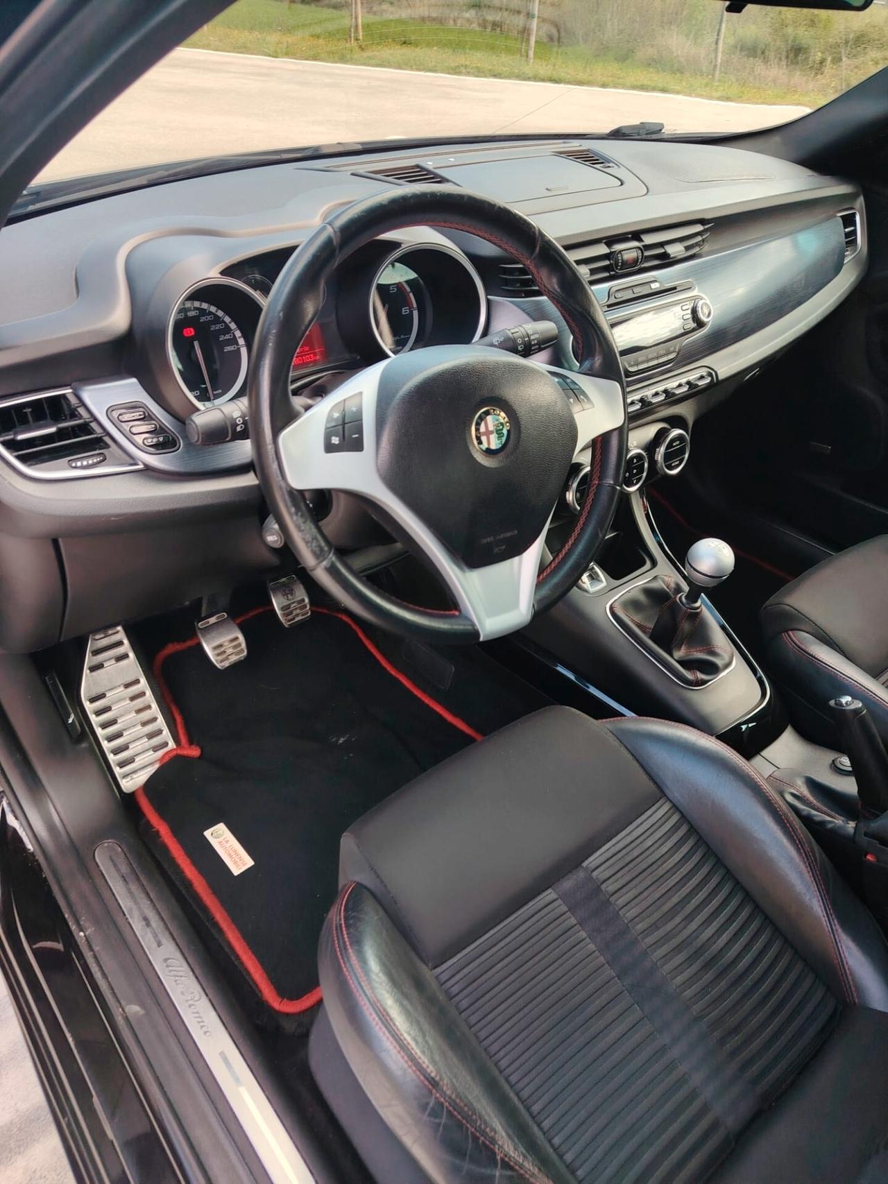 Alfa Romeo Giulietta 2.0 JTDm-2 140 CV Distinctive-Pelle-Xenon-Kit Sportivo-