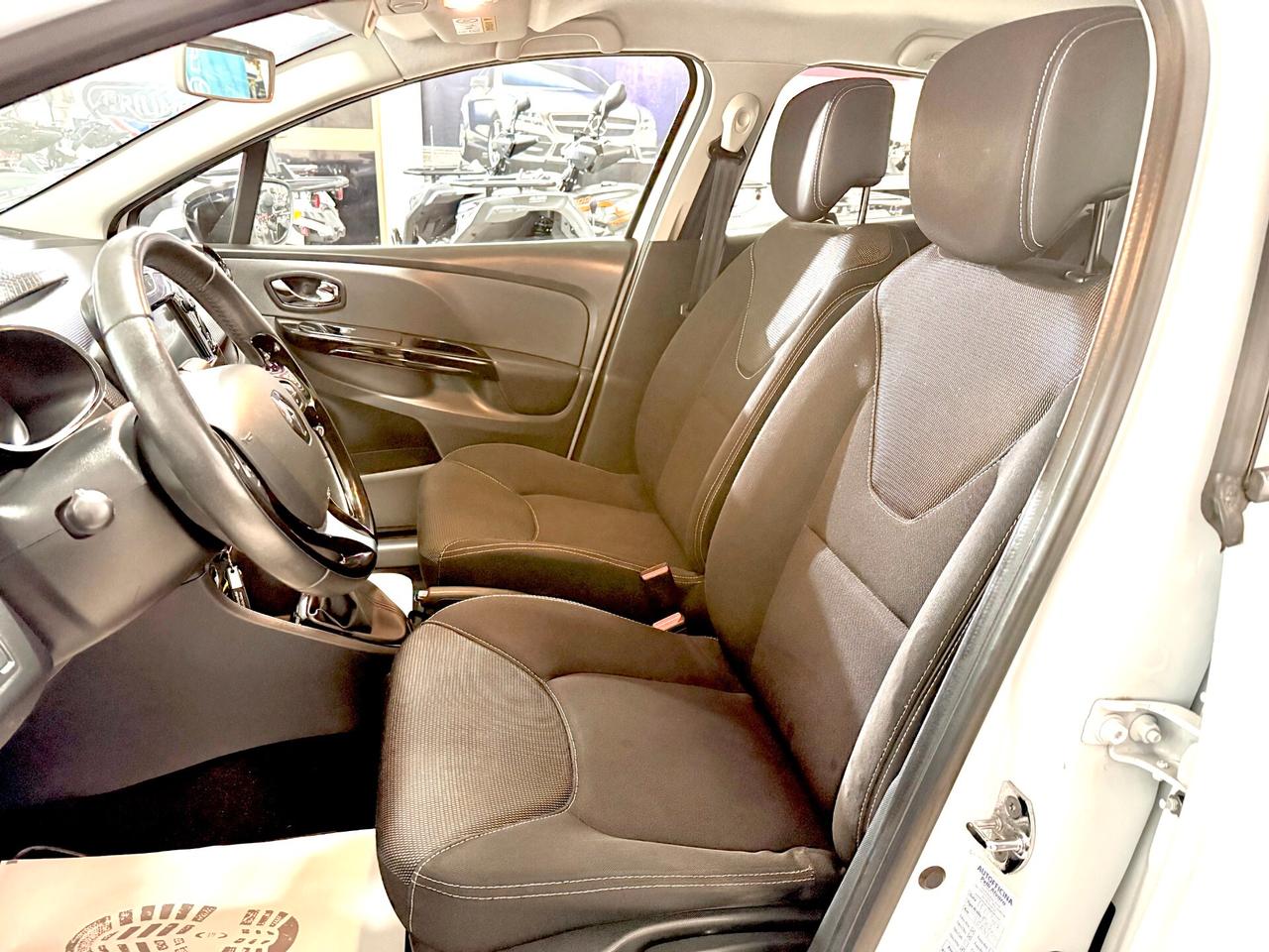 Renault Clio 1.2 75CV 5 porte Costume National