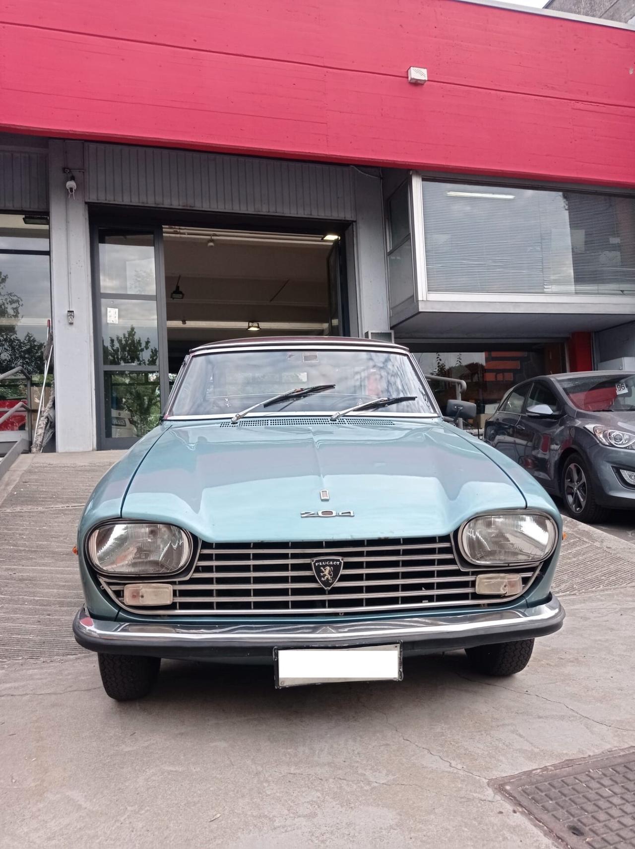 Peugeot 204 cabriolet con hard top