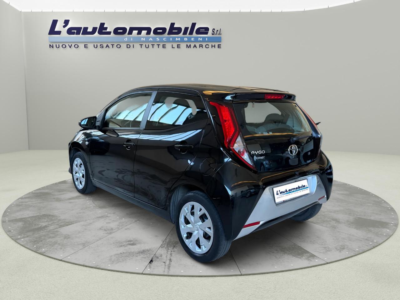 Toyota Aygo 5 Porte 1.0 x-business m-mt 72cv AUTOMATICA