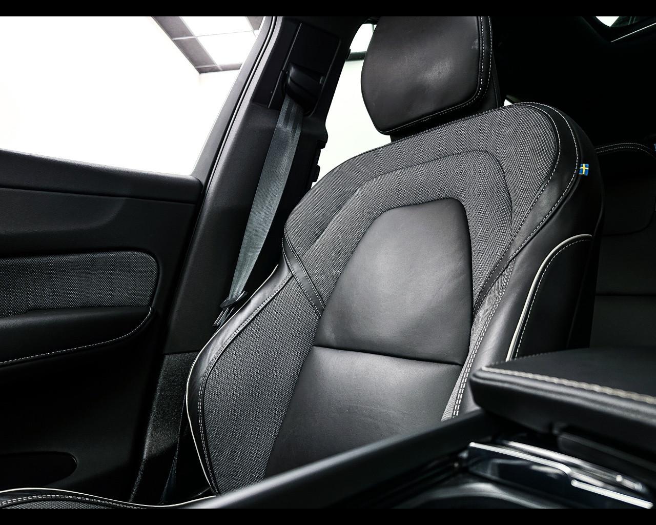 VOLVO XC60 (2017-->) - XC60 T6 Plug-in hybrid AWD automatico Core